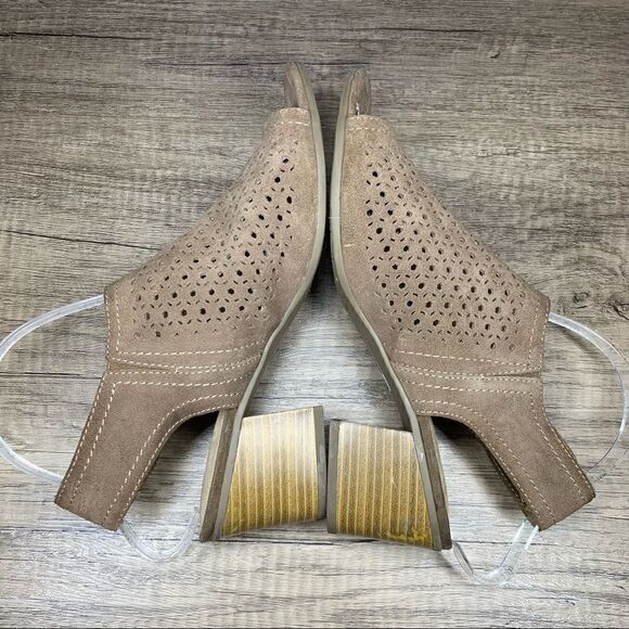 White Mountain Lenora 8.5~Taupe Suede Open Toe  Slingback~Adjustable Strap - Picture 7 of 9